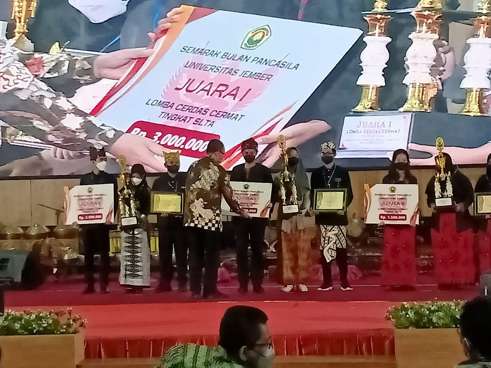 Juara I Lomba Cerdas Cermat Tingkat SLTA se-Jawa Timur