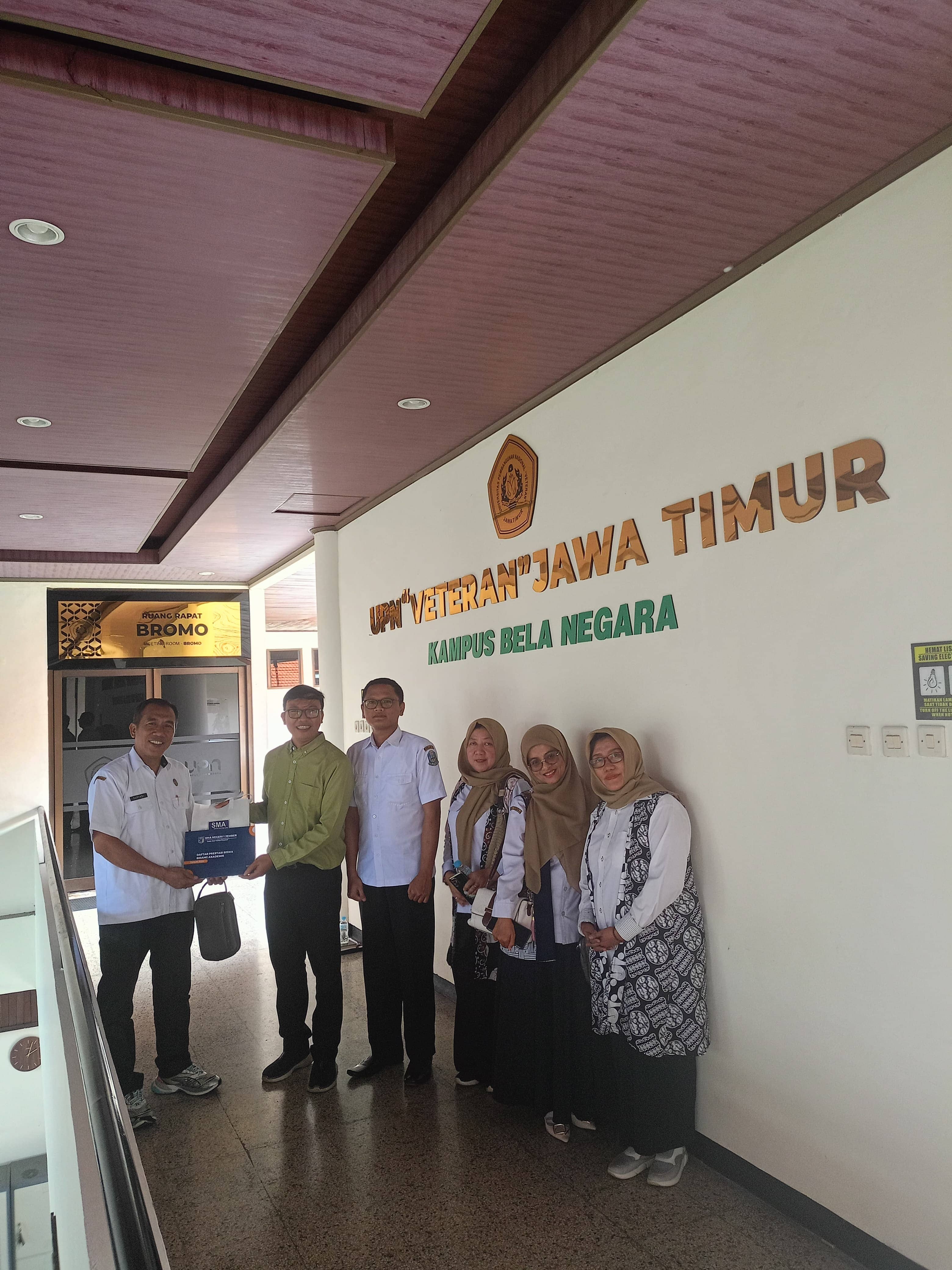 SAFARI KAMPUS SMA NEGERI 1 JEMBER KE UNIVERSITAS PEMBANGUNAN NASIONAL (UPN) VETERAN JAWA TIMUR