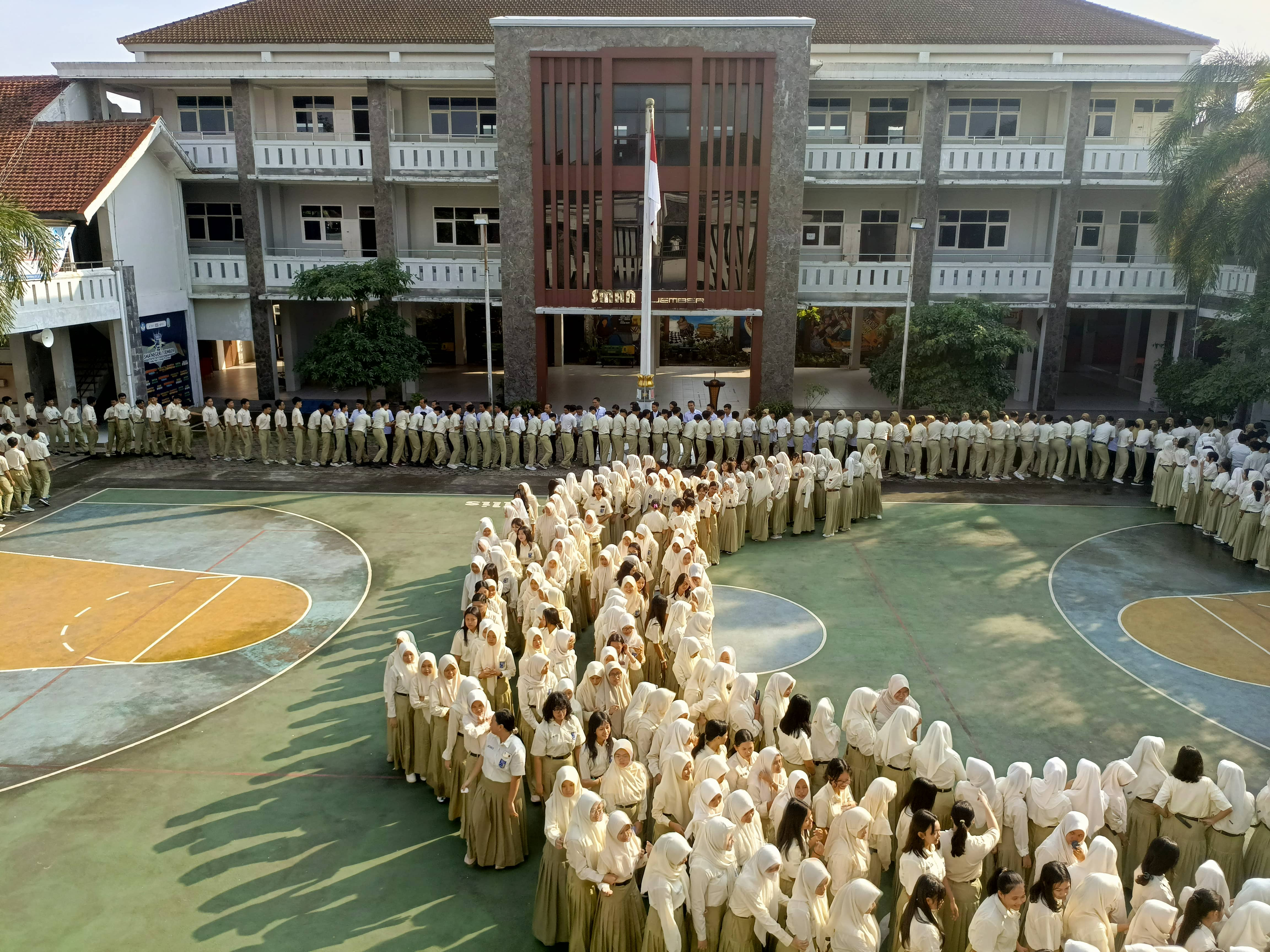 Apel Pagi dan Halal Bihalal di SMA Negeri 1 Jember Rabu, 9 April 2025