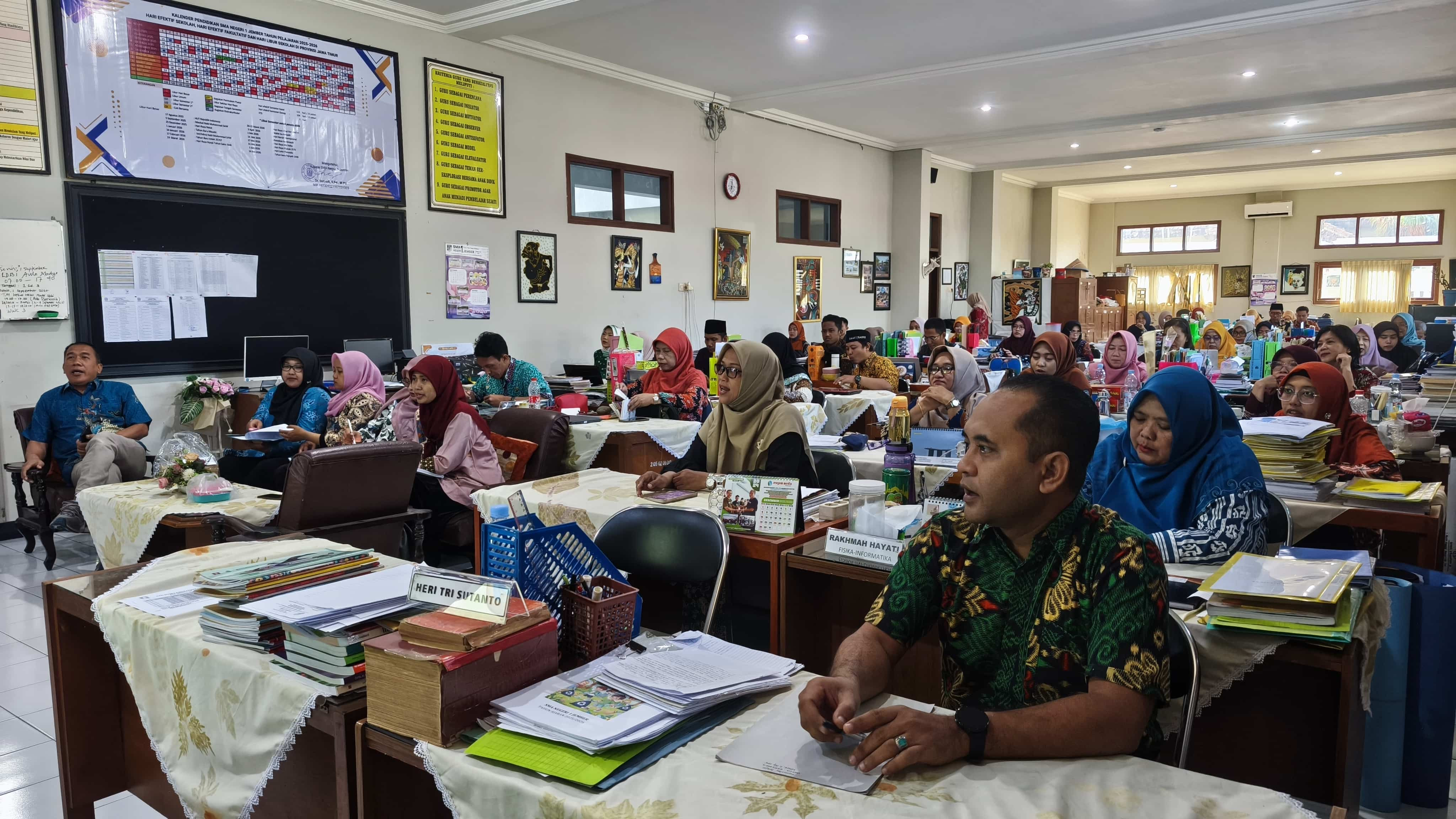Praktik Baik: Pemanfaatan Kecerdasan Artifisial dalam Pemrograman Dasar