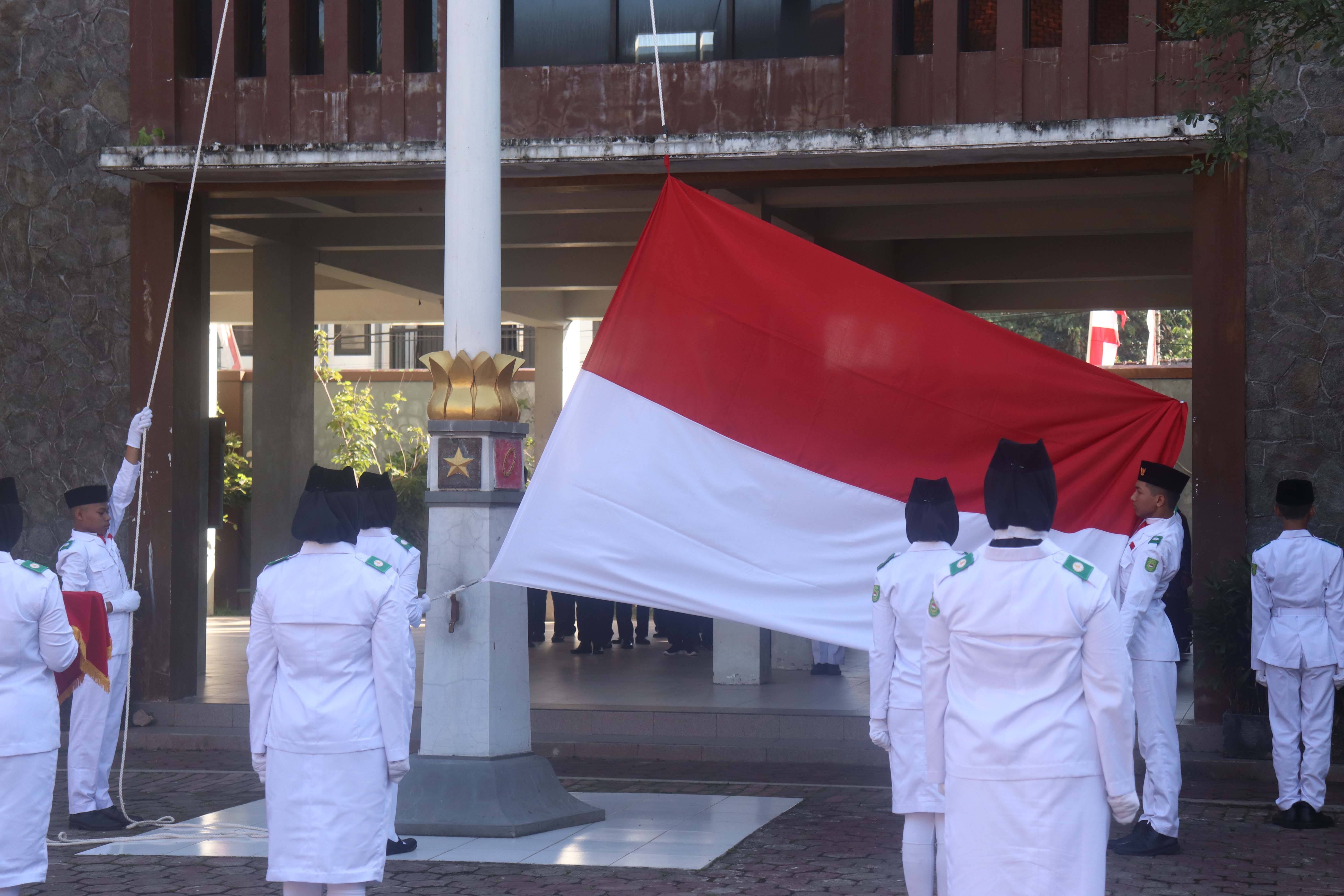 Upacara Peringatan HUT Kemerdekaan RI ke-77 di SMA Negeri 1 Jember