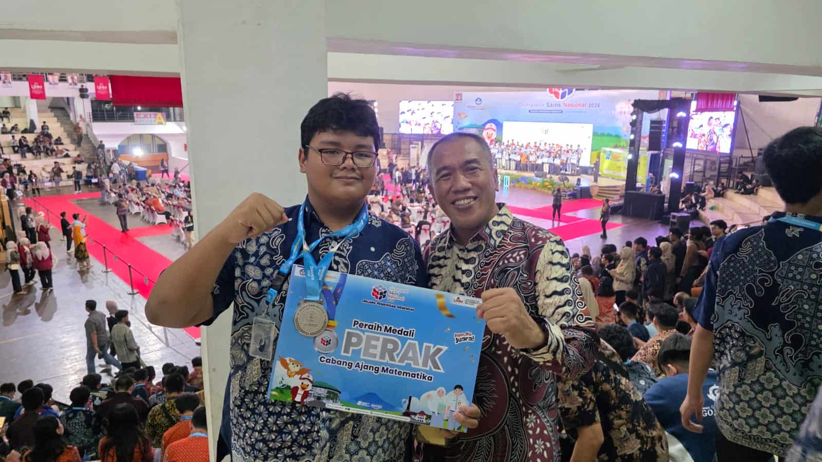 SUTAN DAIYAN RAIFA ZAYDAN ALTAF  berhasil meraih Silver Medal pada Olimpiade Sains Nasional (OSN) 